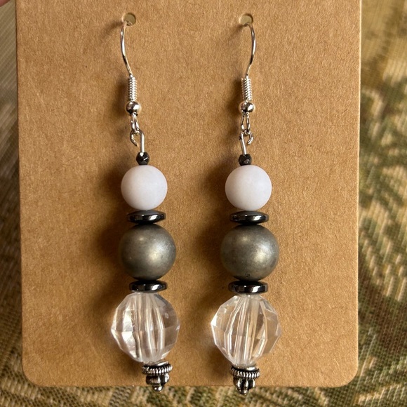 Handcrafted hematite vintage bead dangle earrings - Picture 2 of 4